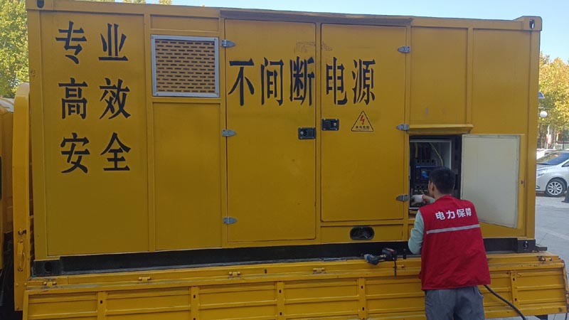 石景山柴油发电机组和UPS电源配合使用时，如何避免切换过程中的电力中断？